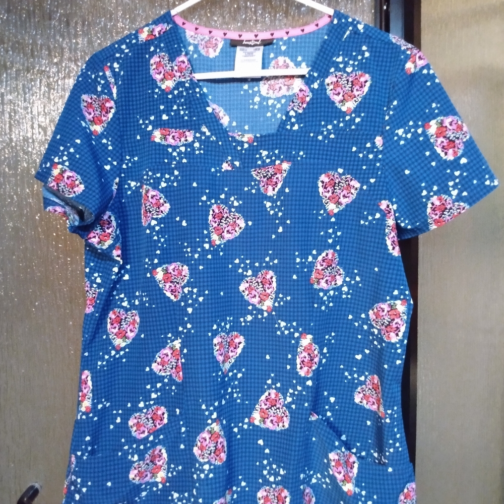 Heart soul scrub top large